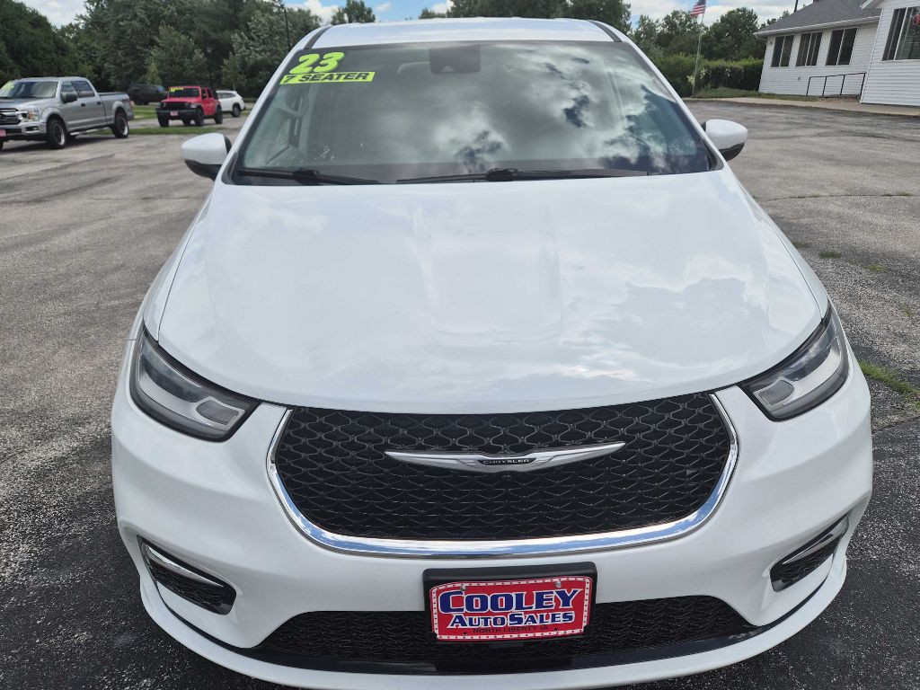 2023 Chrysler Pacifica Image 3