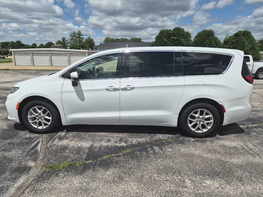 2023 Chrysler Pacifica Image 5