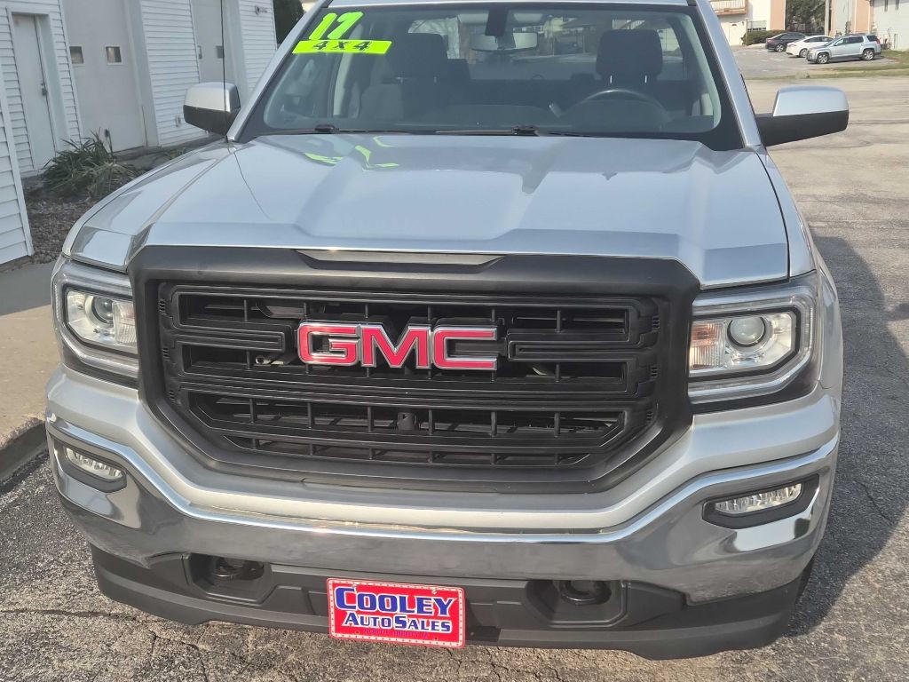 2017 GMC Sierra Image 2