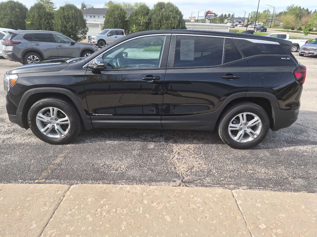 2022 GMC Terrain Image 2