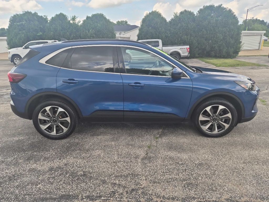 2023 Ford Escape Image 3