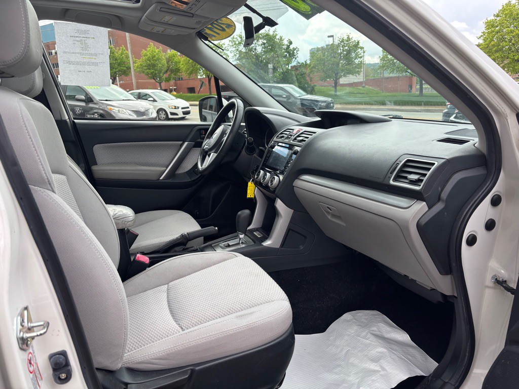 2017 Subaru Forester Image 6