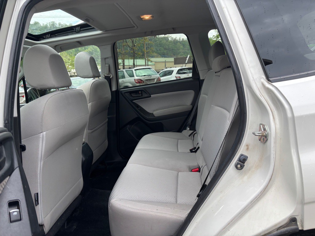 2017 Subaru Forester Image 10