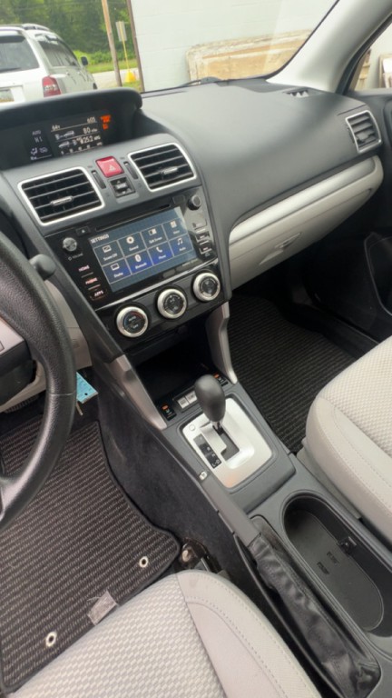2017 Subaru Forester Image 15