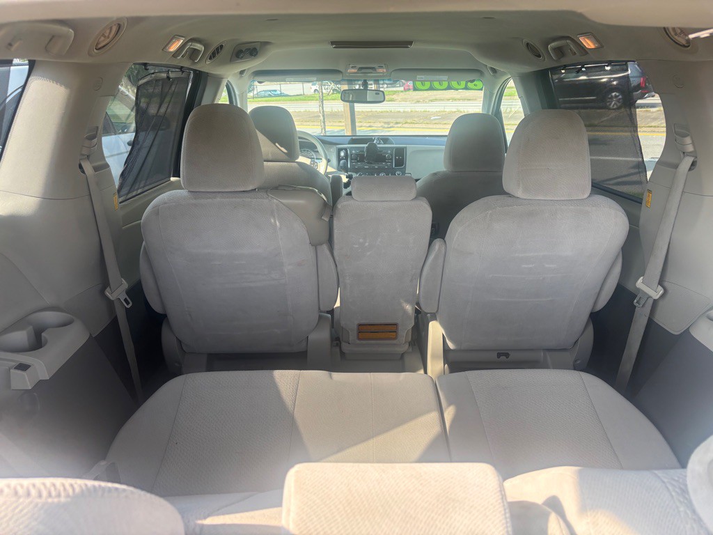 2011 Toyota Sienna Image 15