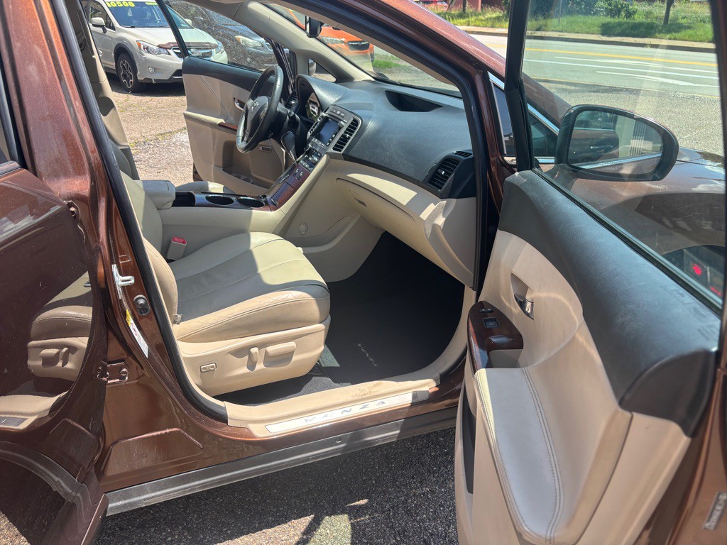 2010 Toyota Venza Image 9