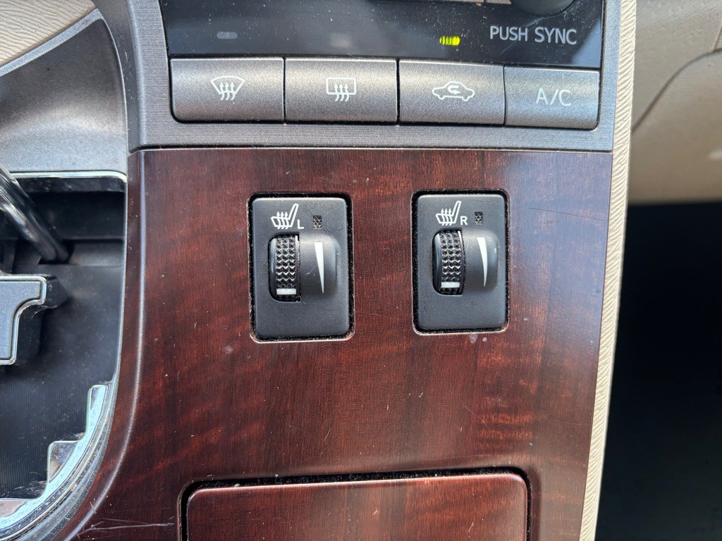 2010 Toyota Venza Image 16