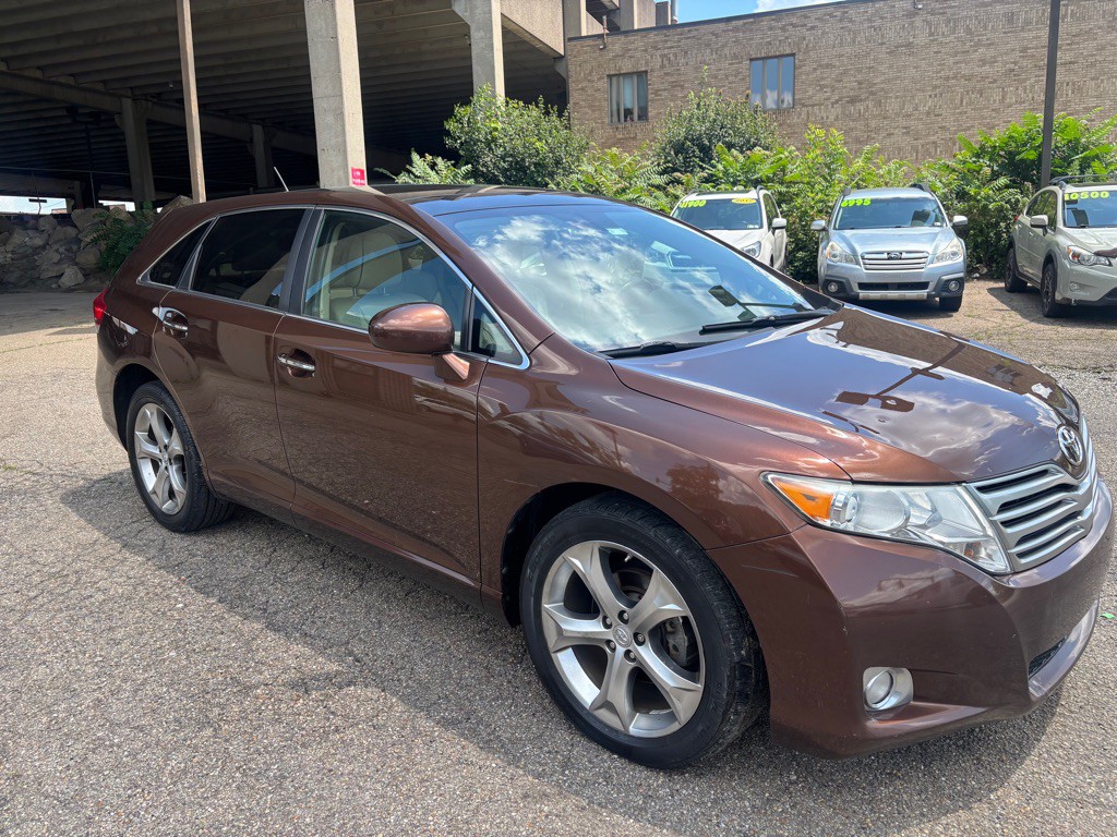 2010 Toyota Venza Image 1