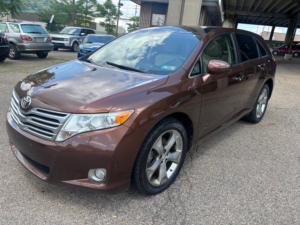 2010 Toyota Venza Image 2