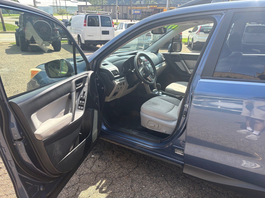 2014 Subaru Forester Image 9