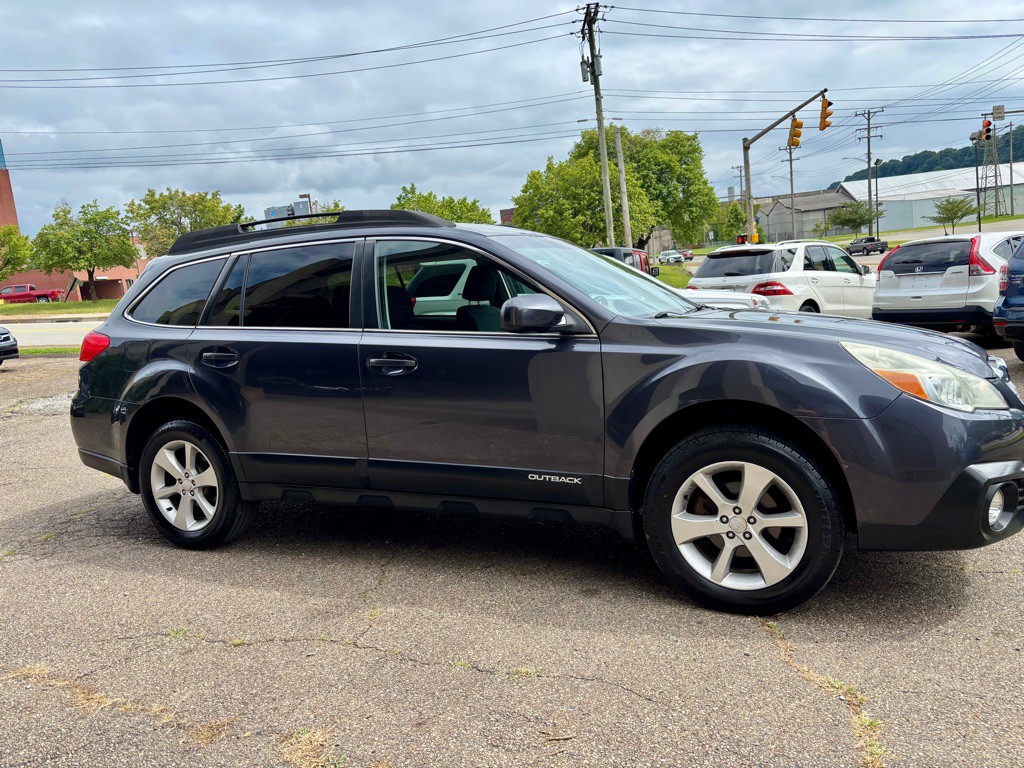 2013 Subaru Outback Image 1