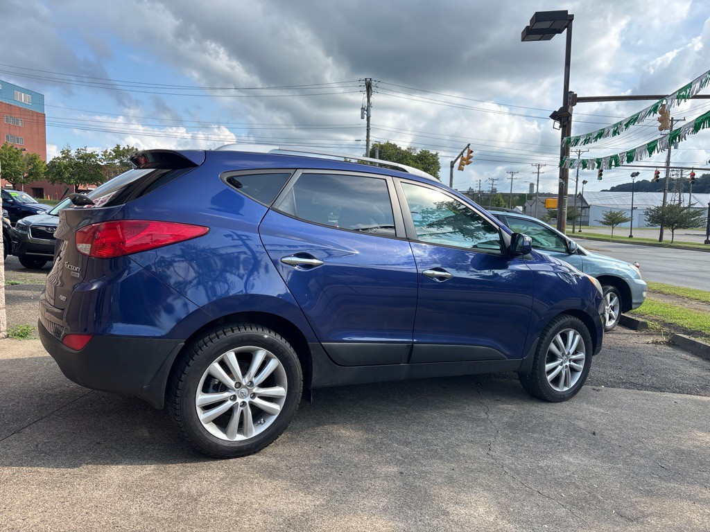2013 Hyundai Tucson Image 1