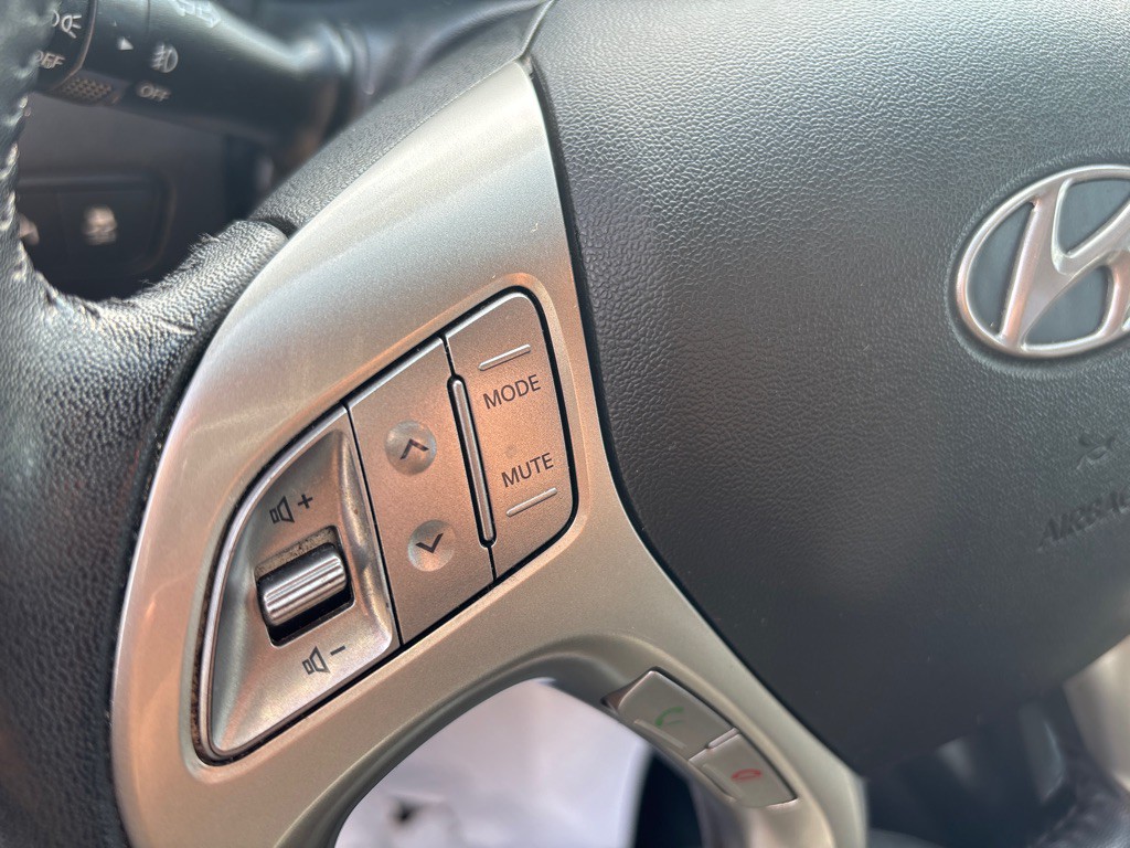 2013 Hyundai Tucson Image 24