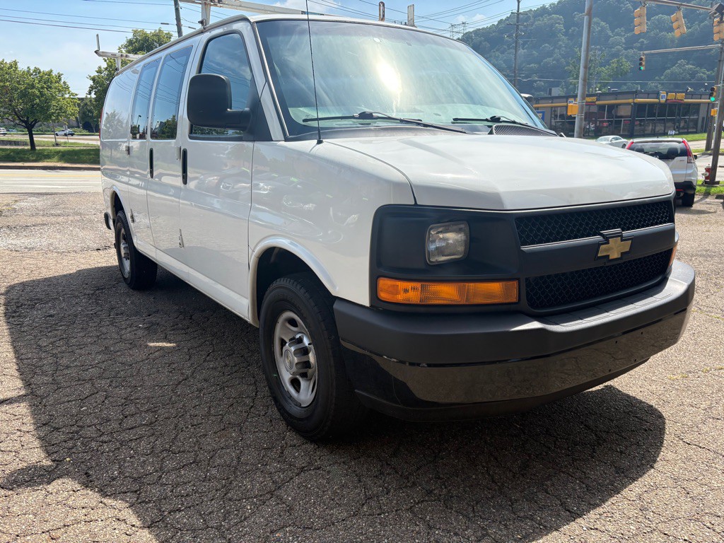 2010 Chevrolet Express Image 6