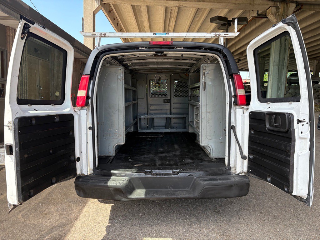 2010 Chevrolet Express Image 7