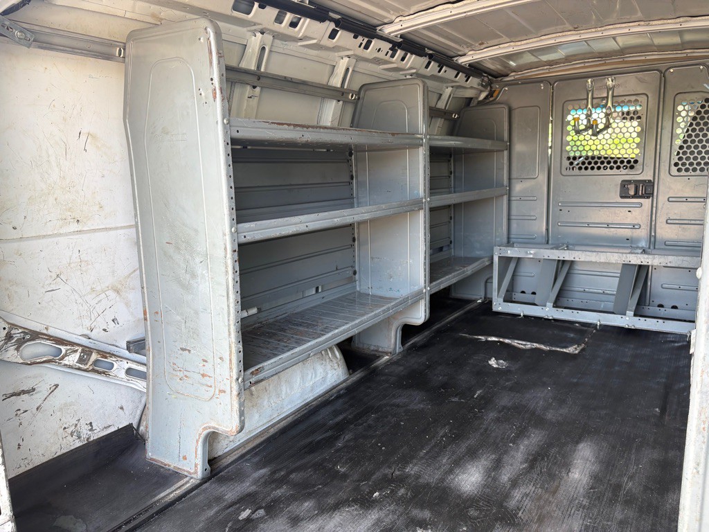 2010 Chevrolet Express Image 8
