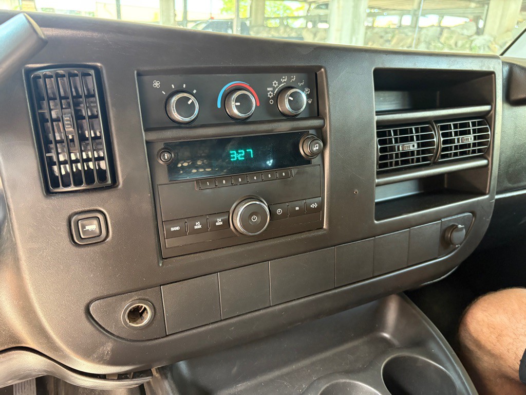 2010 Chevrolet Express Image 14