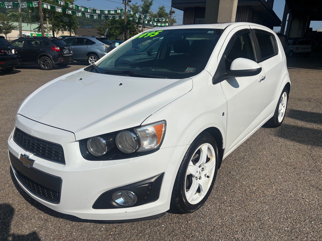 2015 Chevrolet Sonic Image 2