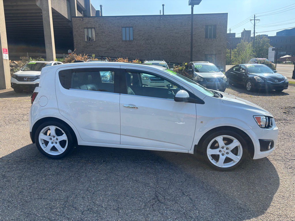 2015 Chevrolet Sonic Image 5