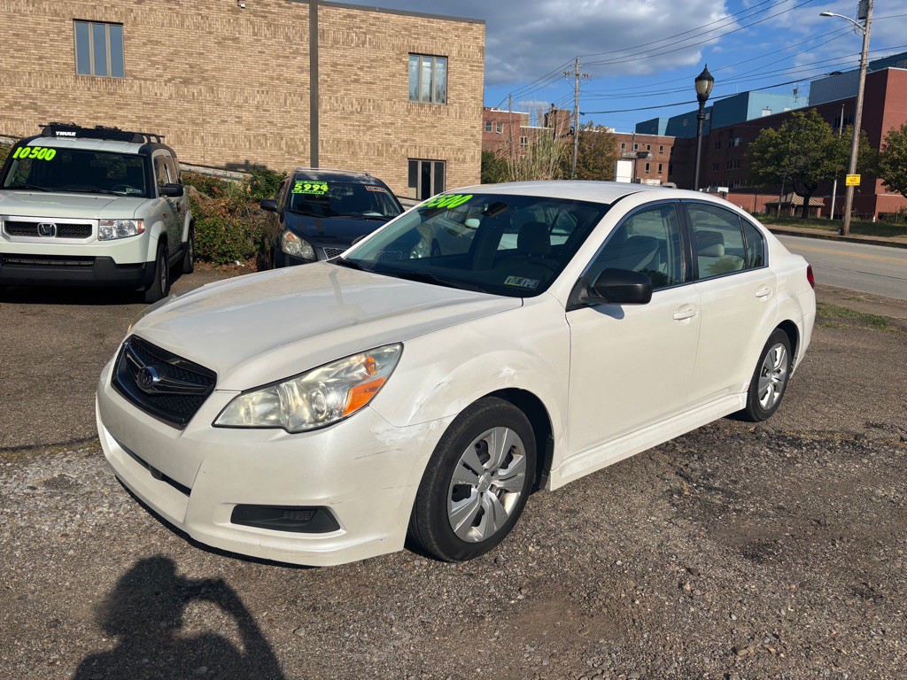 2011 Subaru Legacy Image 1