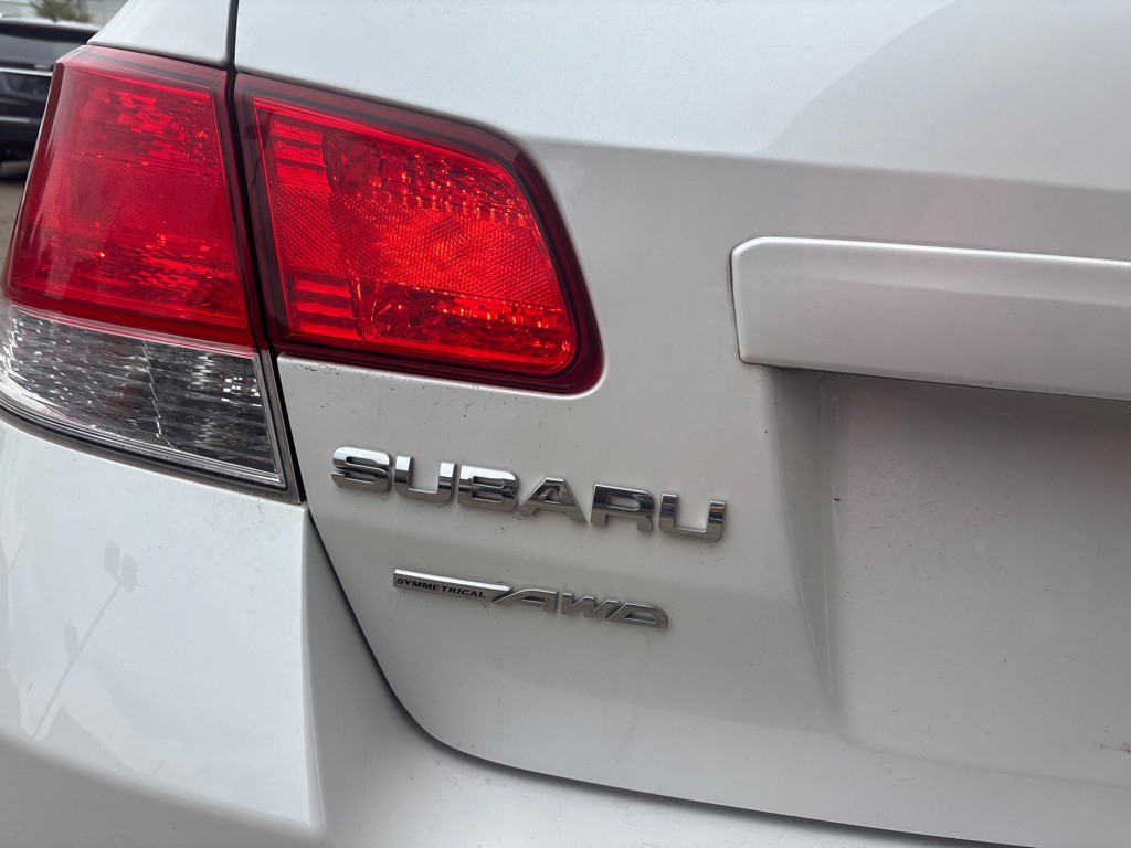 2011 Subaru Legacy Image 7