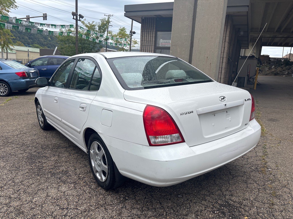 2002 Hyundai Elantra Image 2