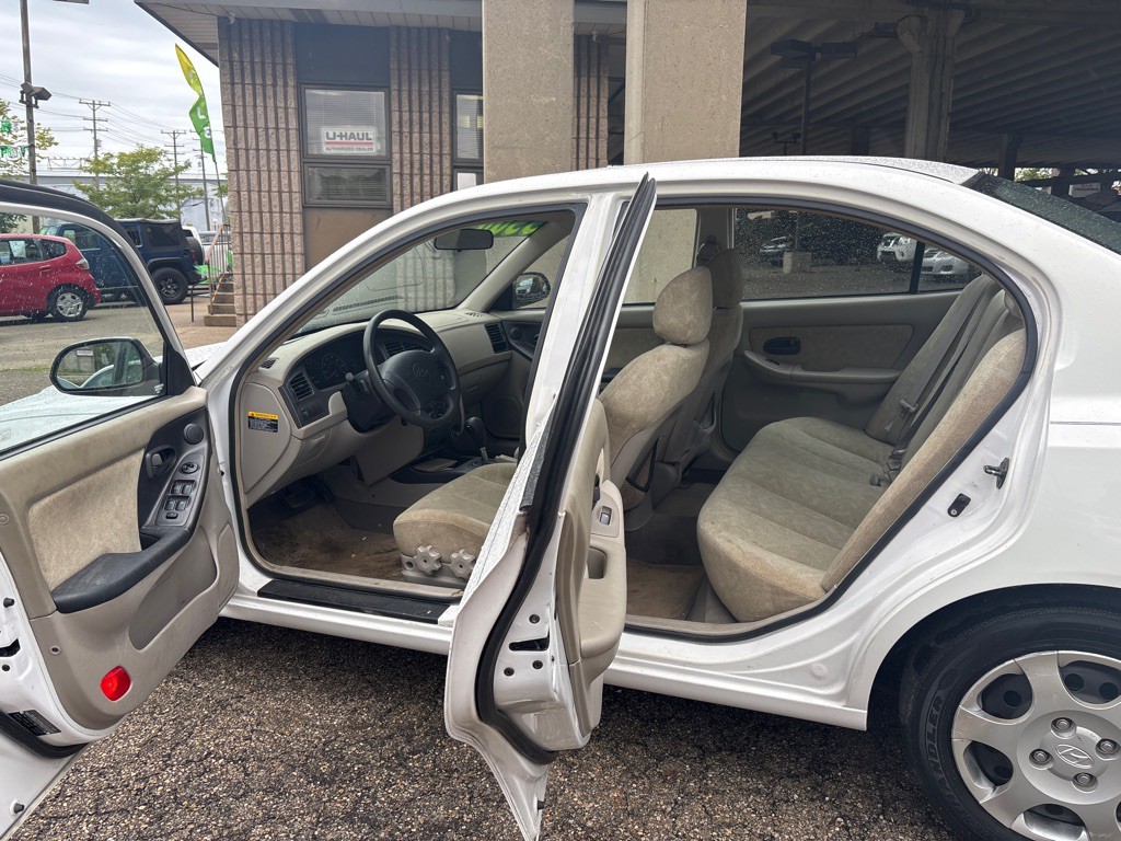 2002 Hyundai Elantra Image 6