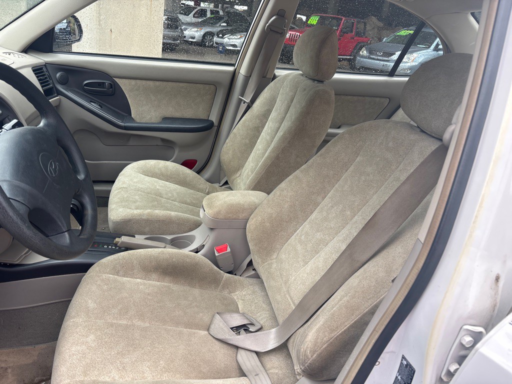2002 Hyundai Elantra Image 7