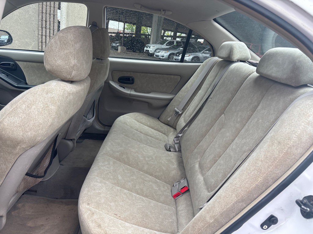 2002 Hyundai Elantra Image 8