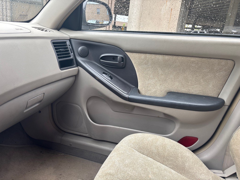 2002 Hyundai Elantra Image 12