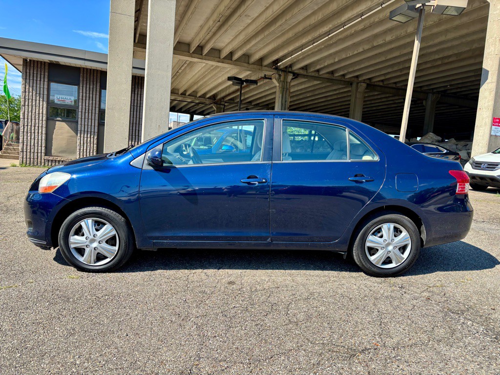 2008 Toyota Yaris Image 1