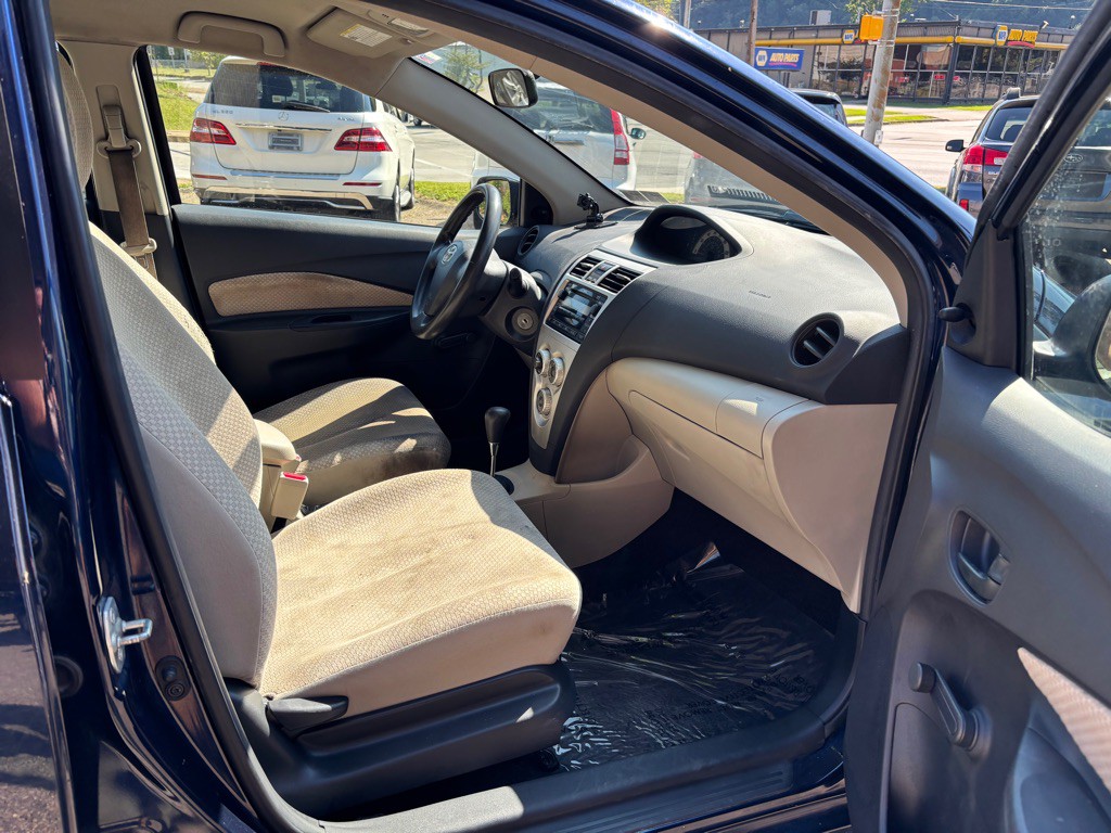 2008 Toyota Yaris Image 5