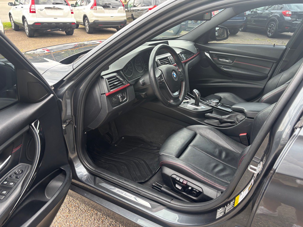 2014 BMW 3 Series Image 12