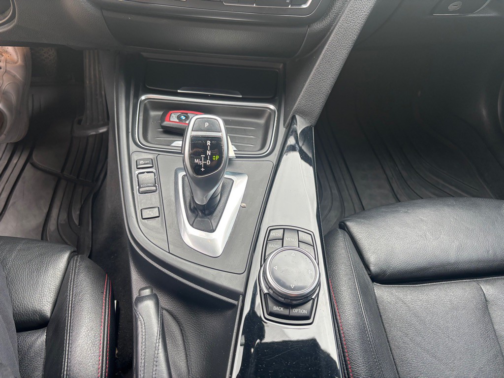 2014 BMW 3 Series Image 17