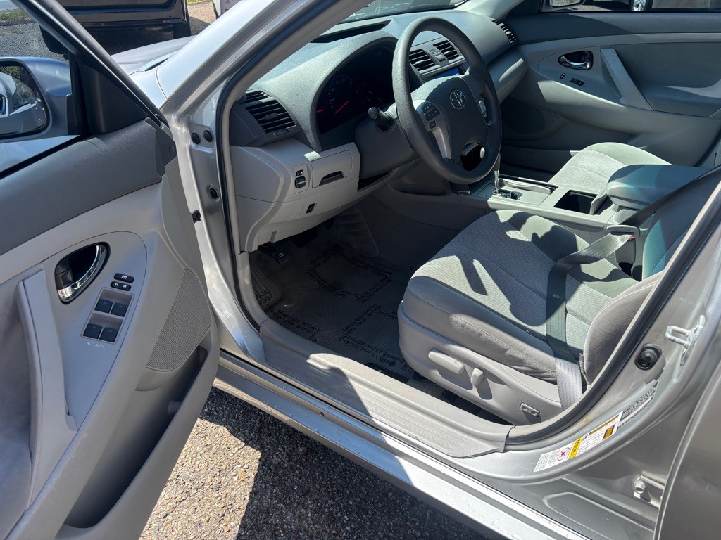2011 Toyota Camry Image 8