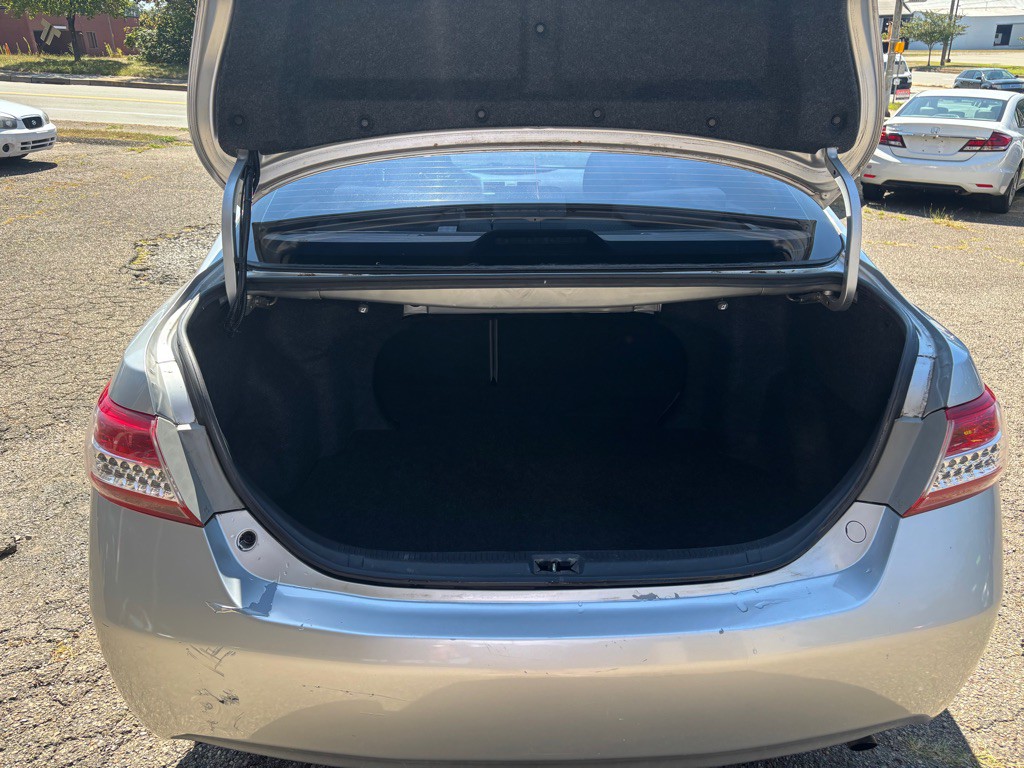 2011 Toyota Camry Image 10