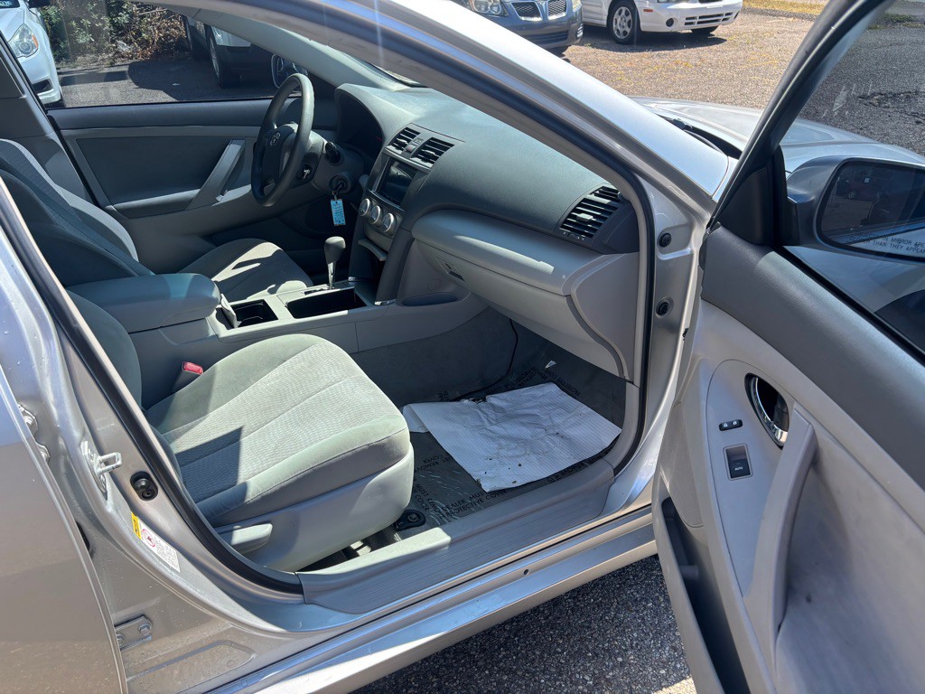 2011 Toyota Camry Image 12