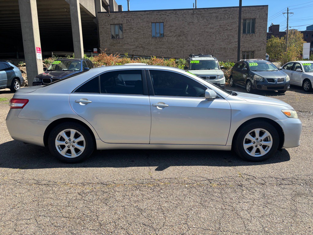 2011 Toyota Camry Image 1