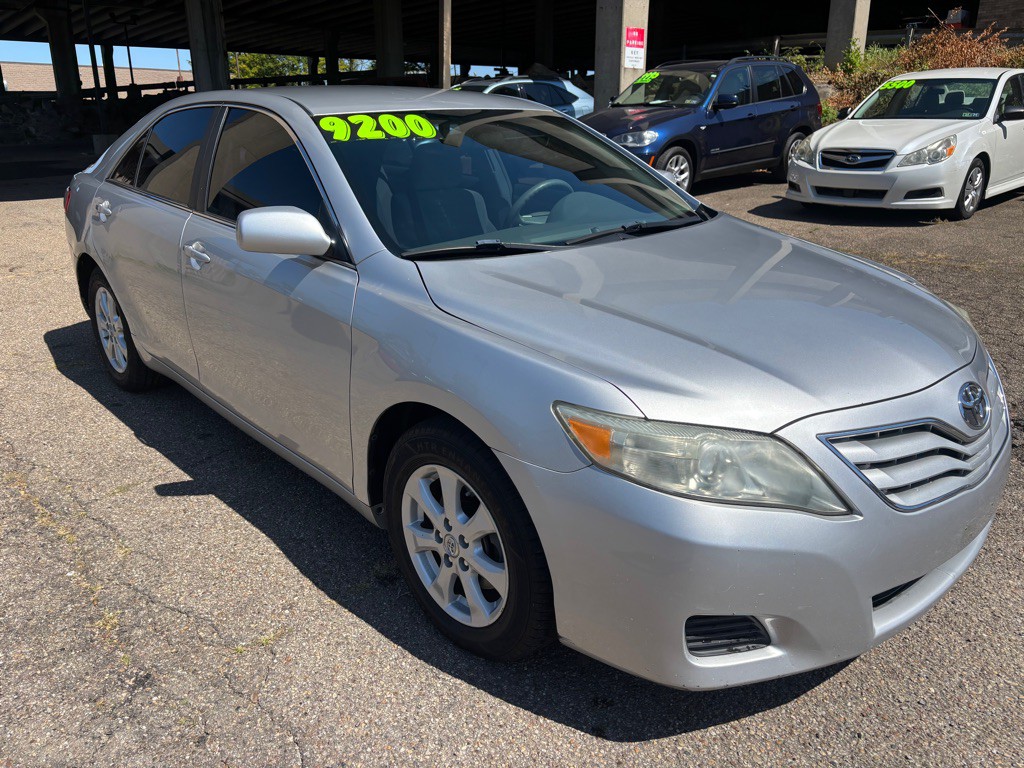 2011 Toyota Camry Image 2