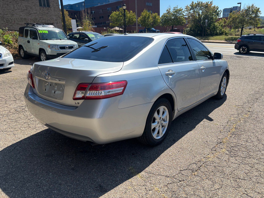 2011 Toyota Camry Image 5