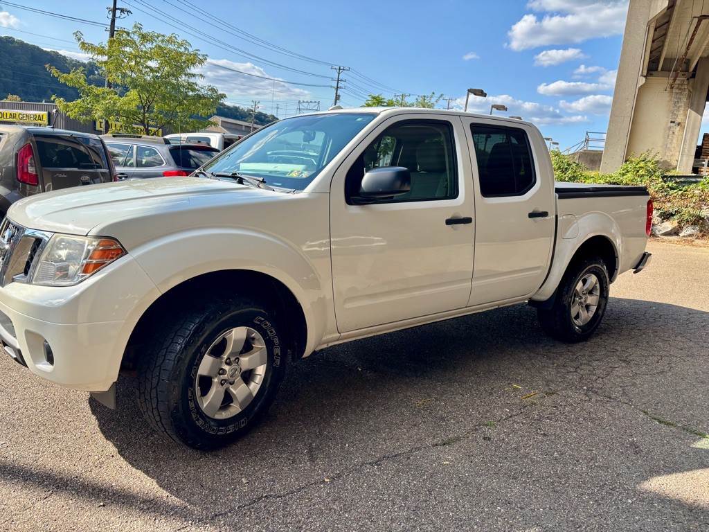 2013 Nissan Frontier Image 1