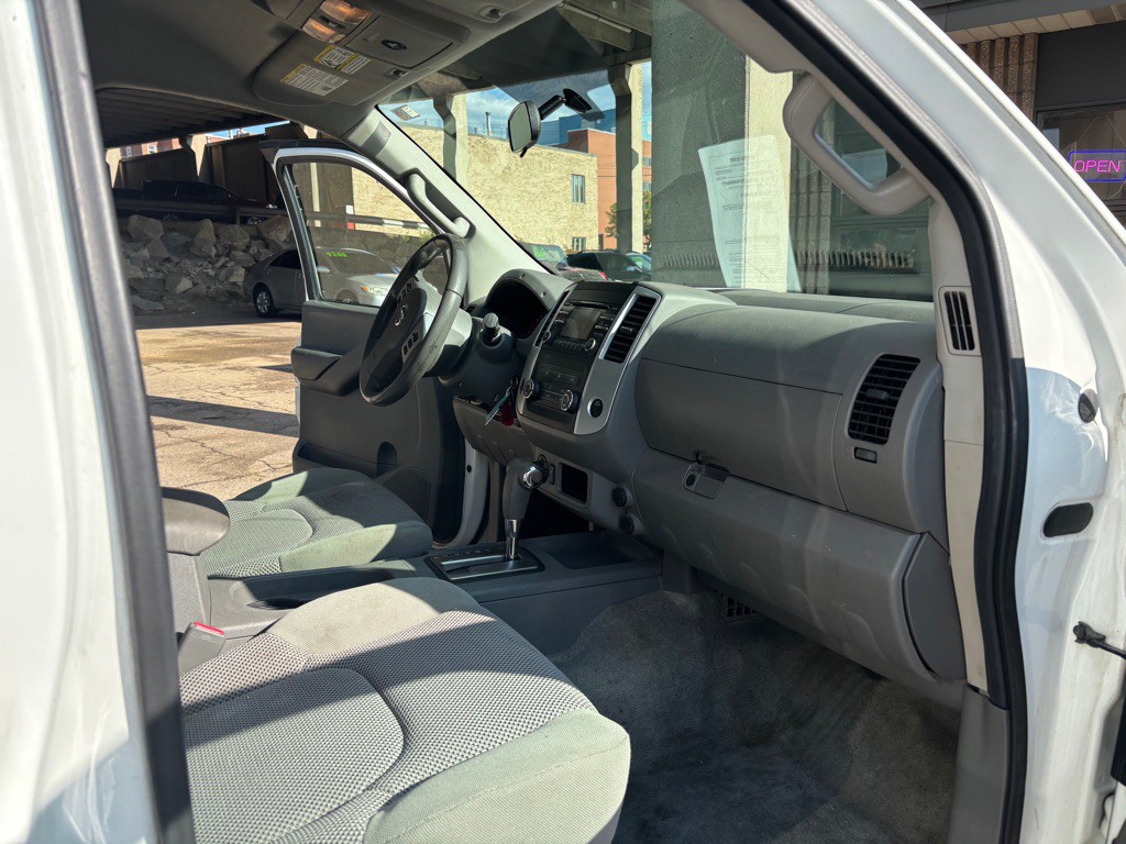 2013 Nissan Frontier Image 11