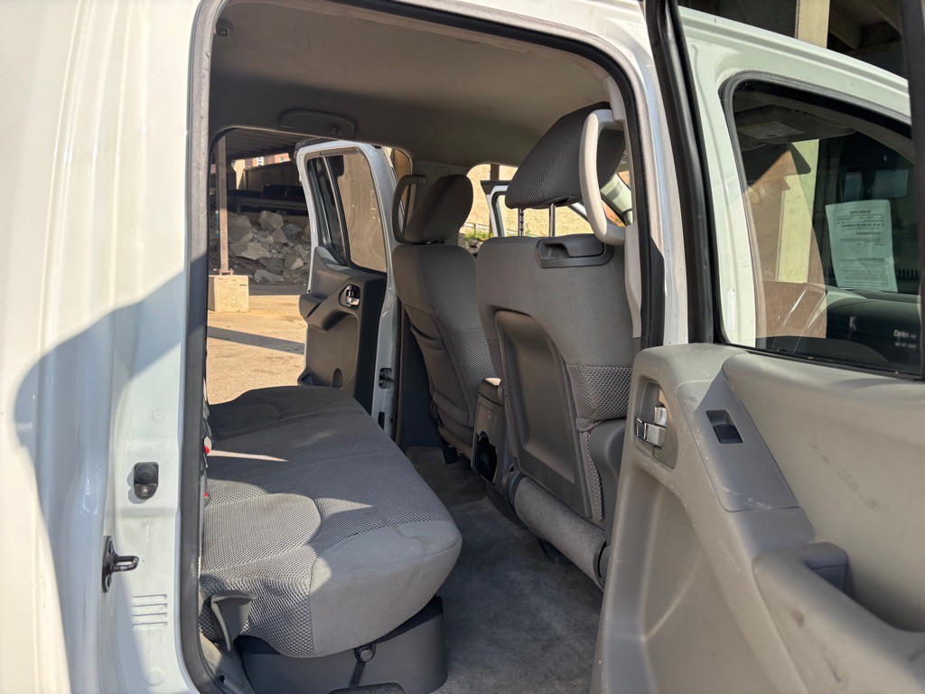 2013 Nissan Frontier Image 12