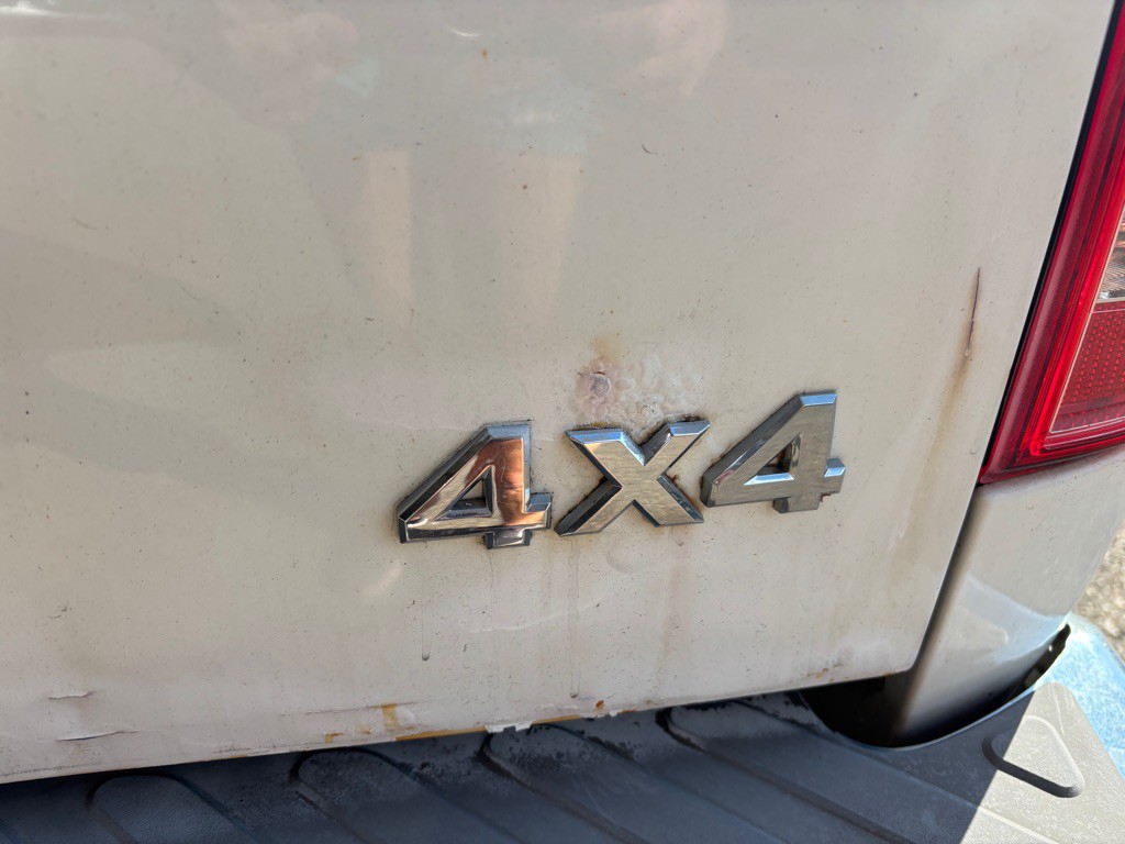 2013 Nissan Frontier Image 24