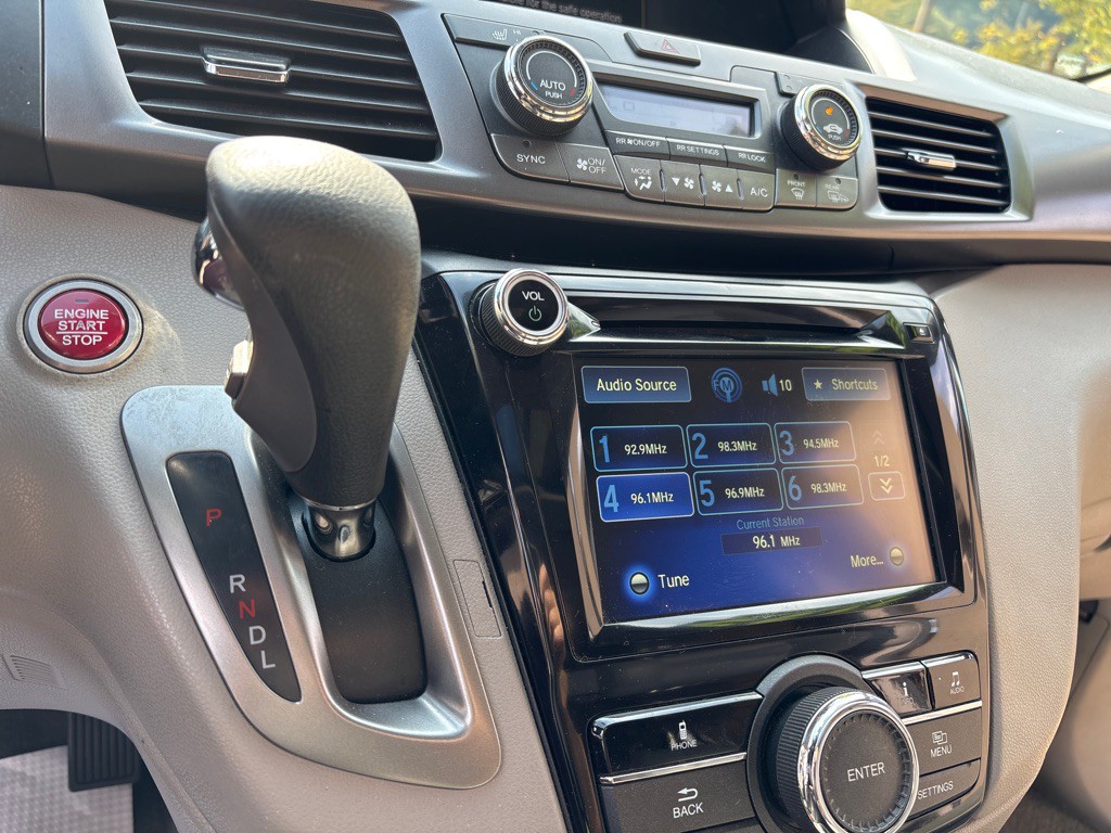 2014 Honda Odyssey Image 16
