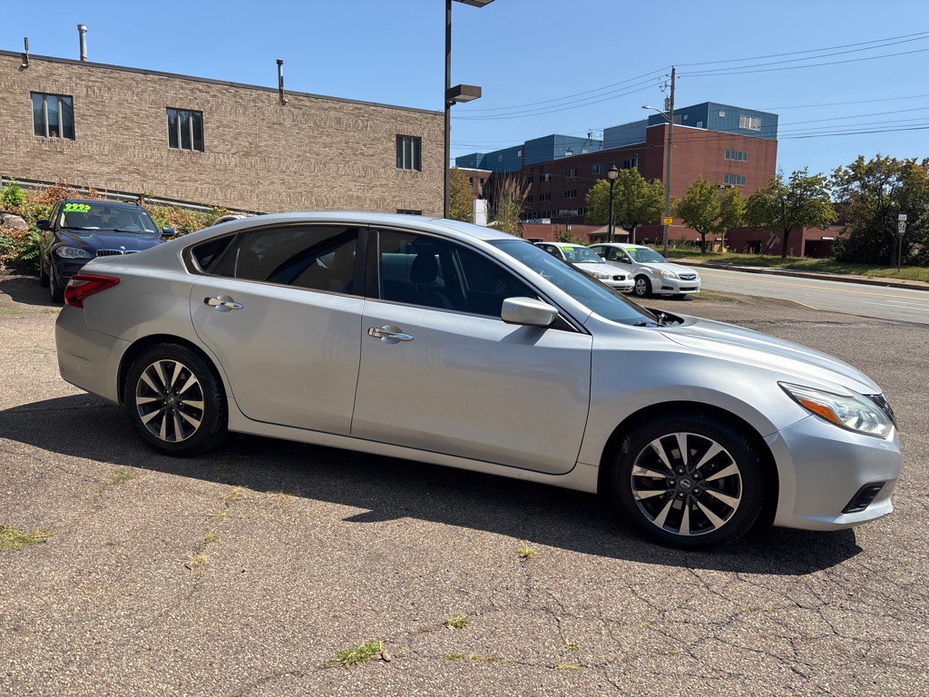 2017 Nissan Altima Image 1