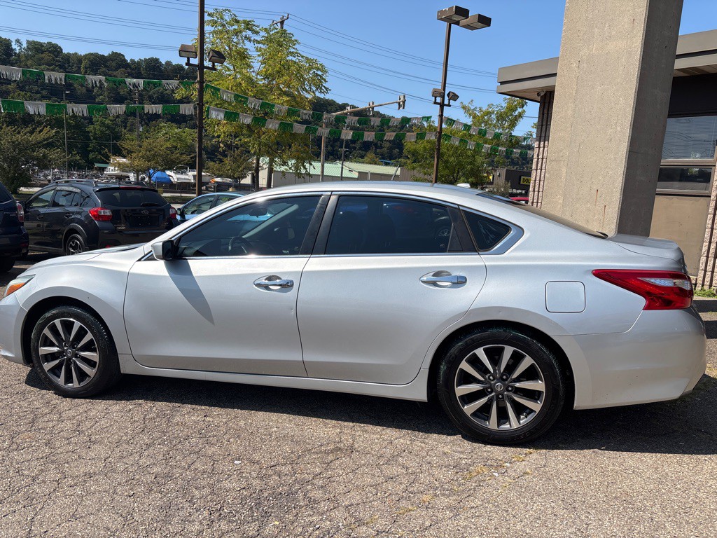 2017 Nissan Altima Image 2