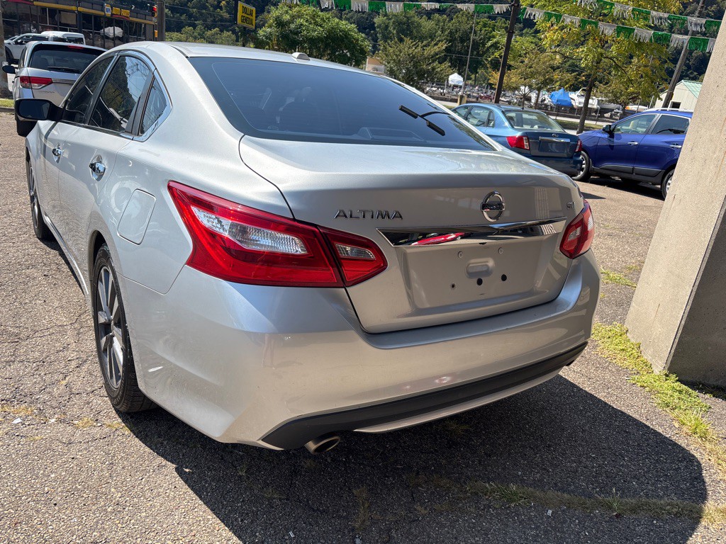2017 Nissan Altima Image 3