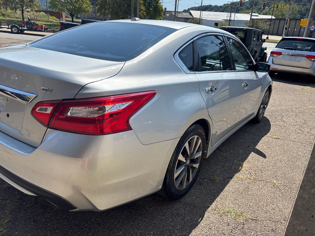 2017 Nissan Altima Image 4