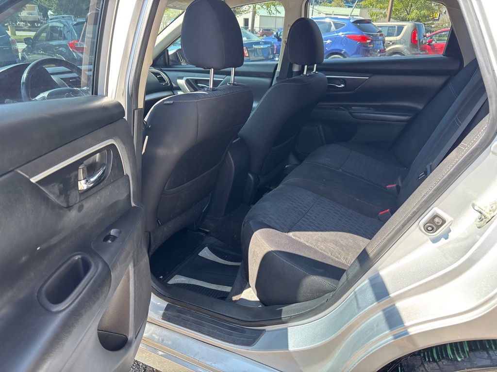 2017 Nissan Altima Image 7